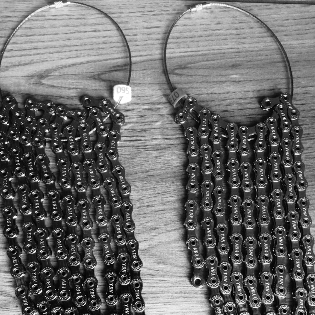 FRENZY chain hangers gelabeld