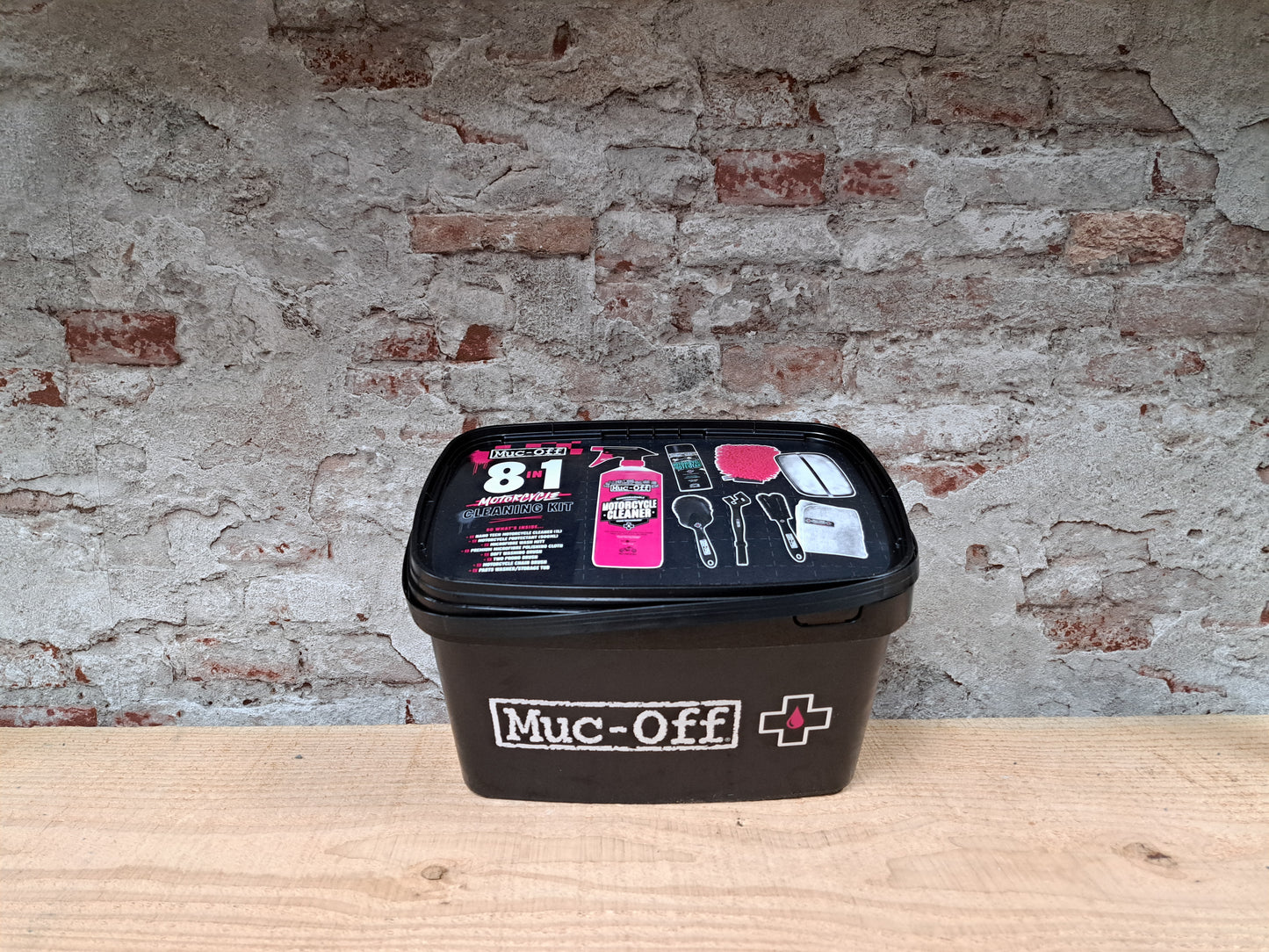 Muc-Off 8 in 1 motorcycle kit