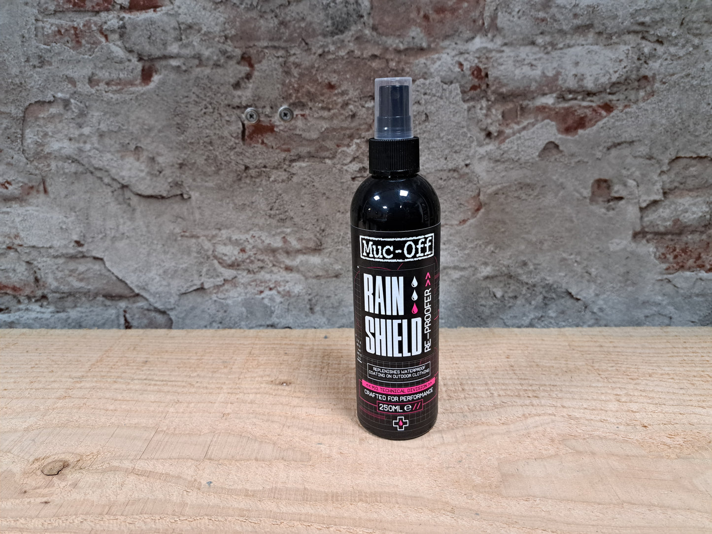 MUC-OFF rain shield re-proofer