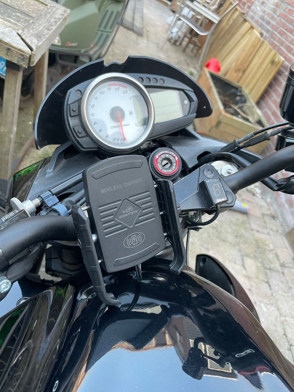 GrandPitstop telefoonhouder draadloos oplaadbaar (Jaw)