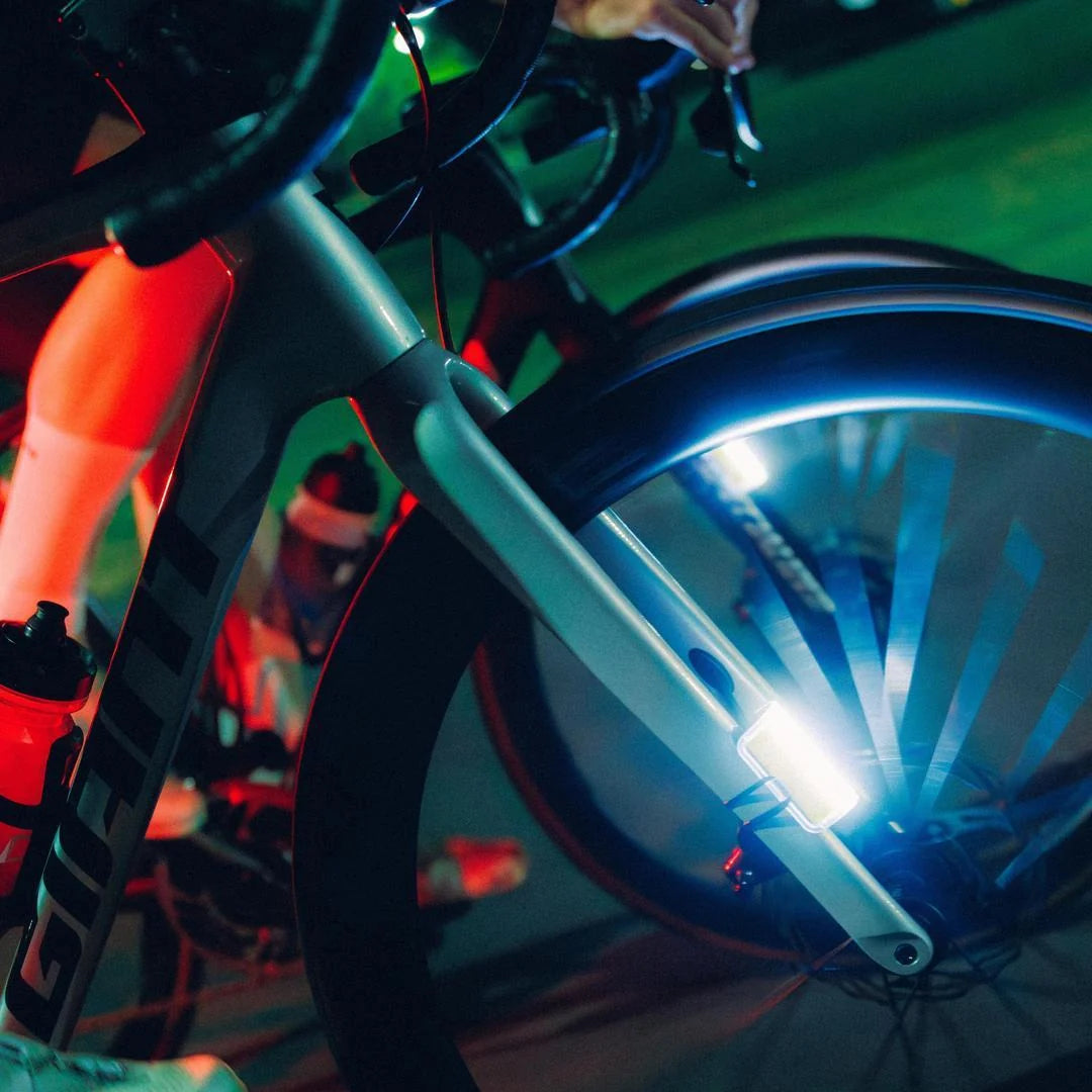 KNOG Big Cobber Front Bike Light - op de fiets