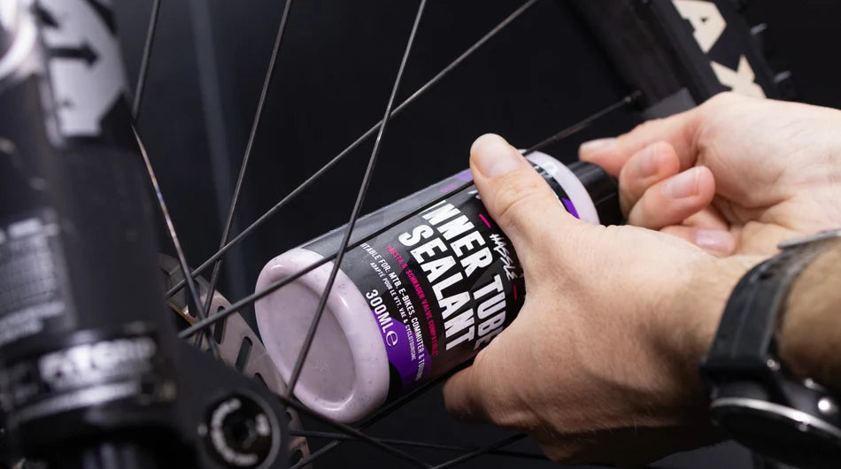 MUC-OFF Inner Tube Sealant - voorzichtig monteren aan het ventiel