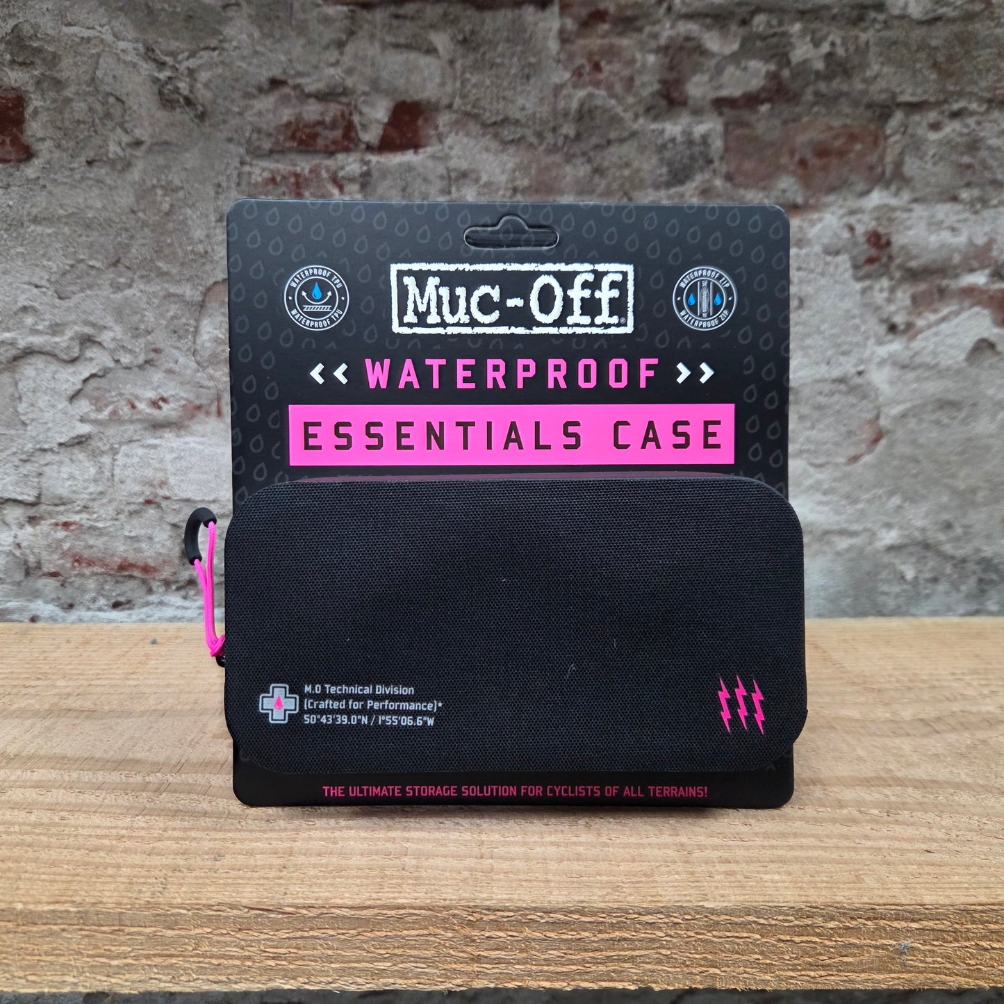 MUC-OFF waterproof essentials case v2 in verpakking