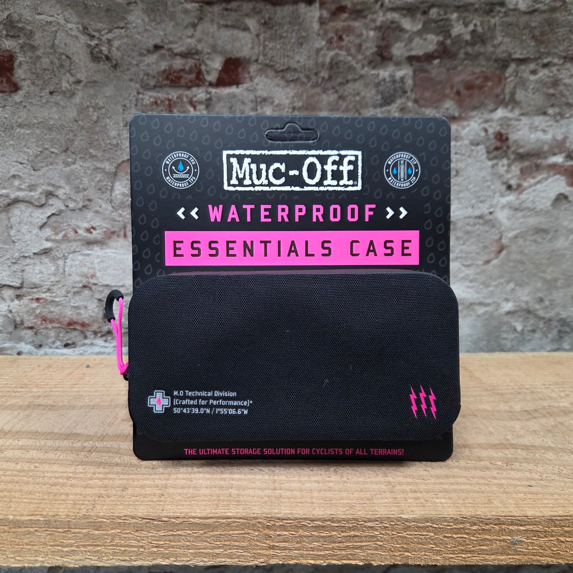 MUC-OFF waterproof essentials case v2 in verpakking