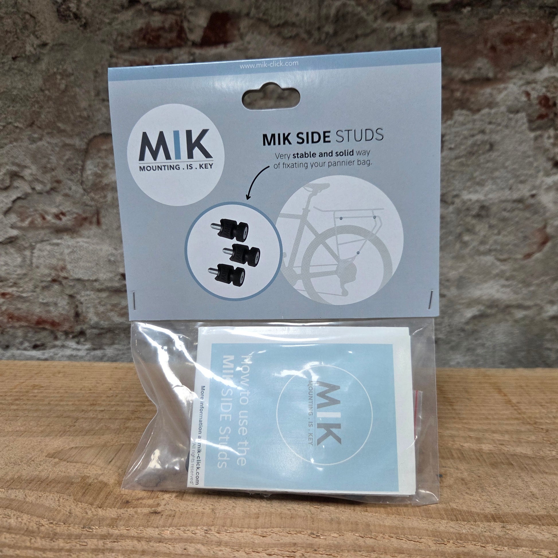 MIK Side Studs Set in de verpakking