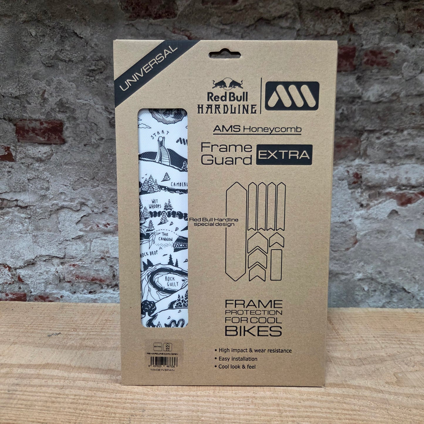 AMS x Red Bull Hardline Frame Guard Extra in de verpakking
