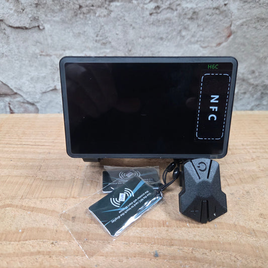 EB-PARTS H6C display - op een houten plank
