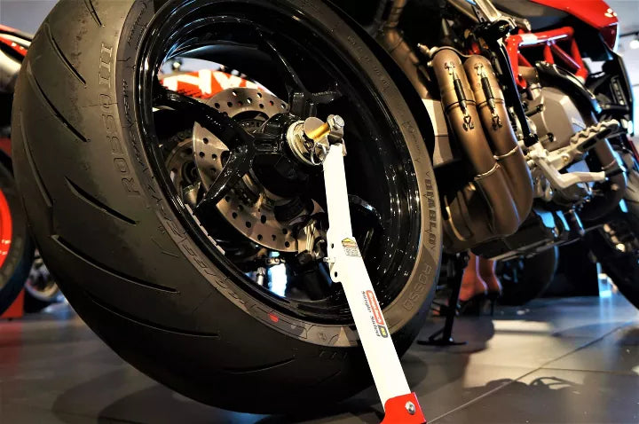  TIROX Snapjack Single Sided  geplaatst op een achter brug
