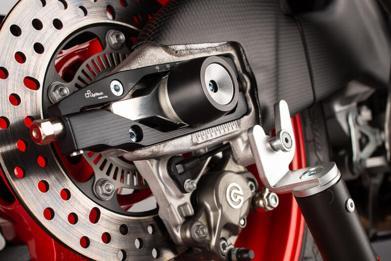 LIGHTECH chain adjuster - geplaatst rechterzijde motor