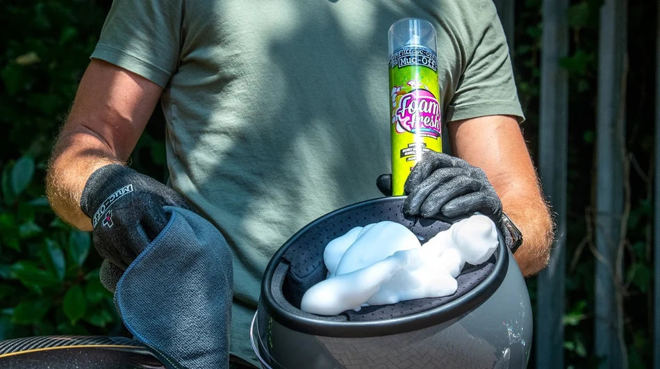 MUC-OFF helmet cleaning kit