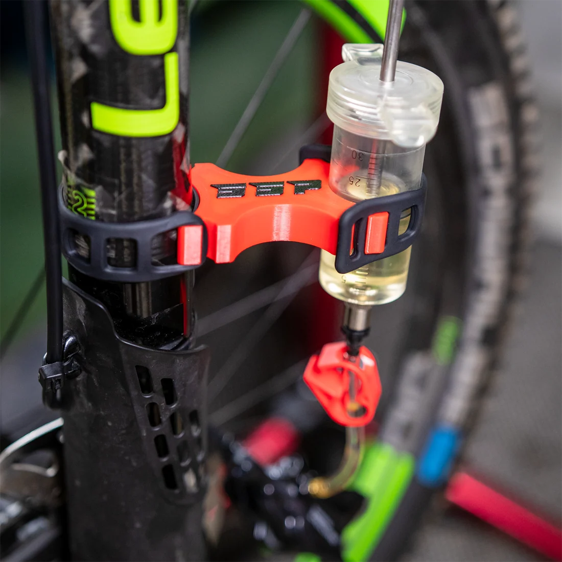 Workshop Spritzenhalter Pro - gemonteerd op een voorvork