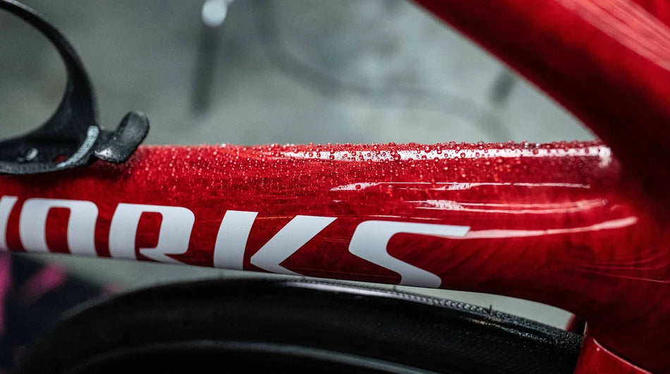 MUC-OFF Ceramic Spray Sealant - druppels op een fietsframe
