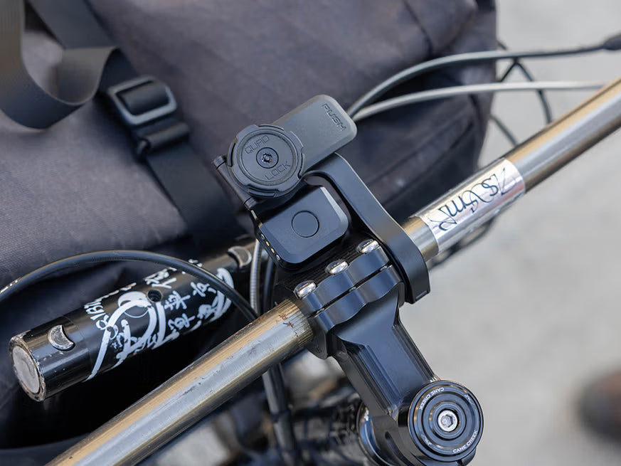 QUAD LOCK Bike Alarm and Finder - gemonteerd op een Pro