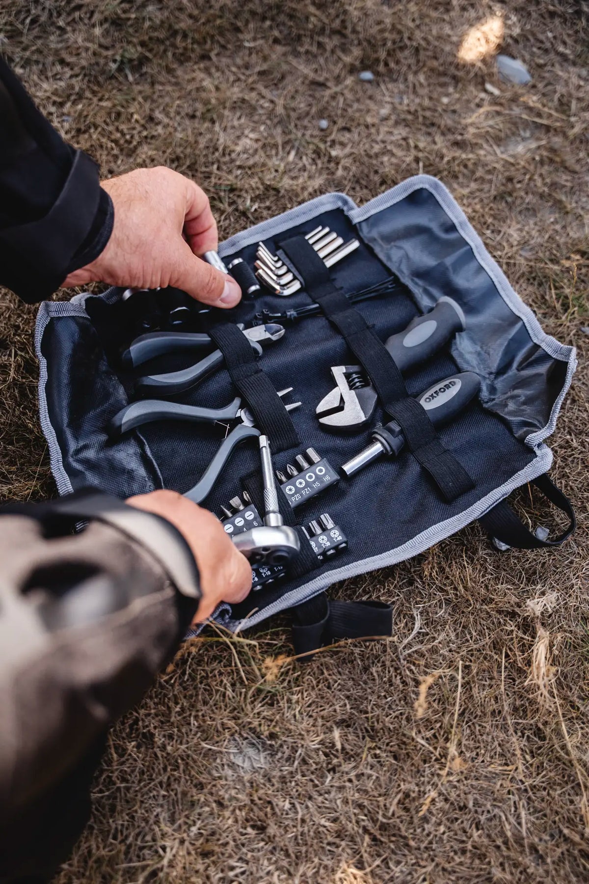 OXFORD Tool Roll Pro – onderweg openslaan