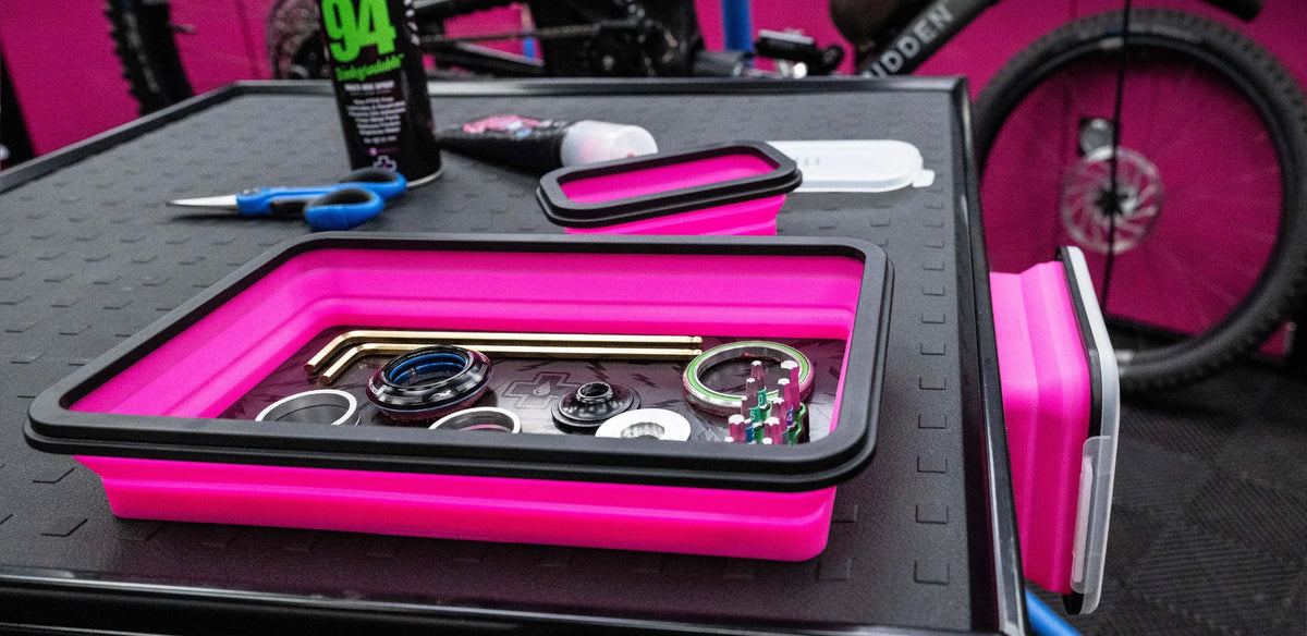 MUC-OFF Silicone Collapsible Magnetic Tray Set - de grote met onderdelen erin
