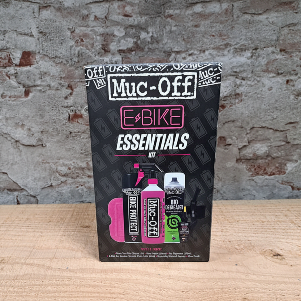 Muc-Off eBike Essentials Kit Dry – schoonmaakset voor eBike in zwarte doos in de winkel