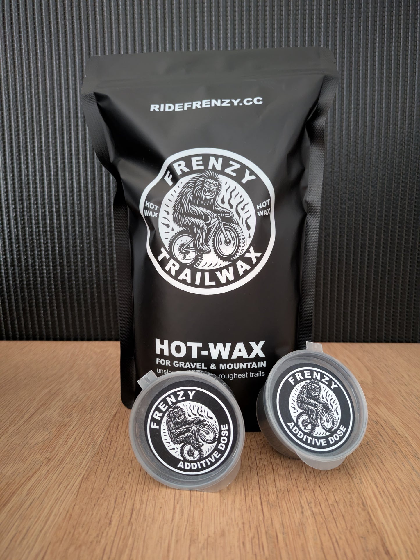 FRENZY TrailWax ingrediënten close-up droge basiswax en additieven